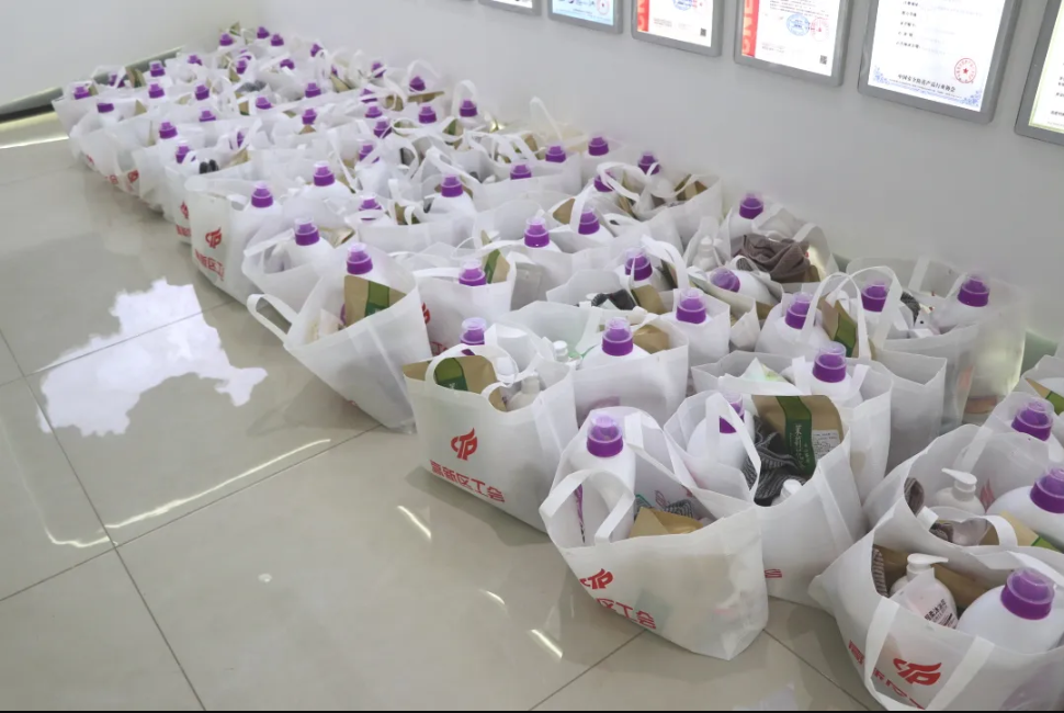 炎炎夏日送清凉——qy球友会(千亿)智能工会为全体职工发放夏日福利